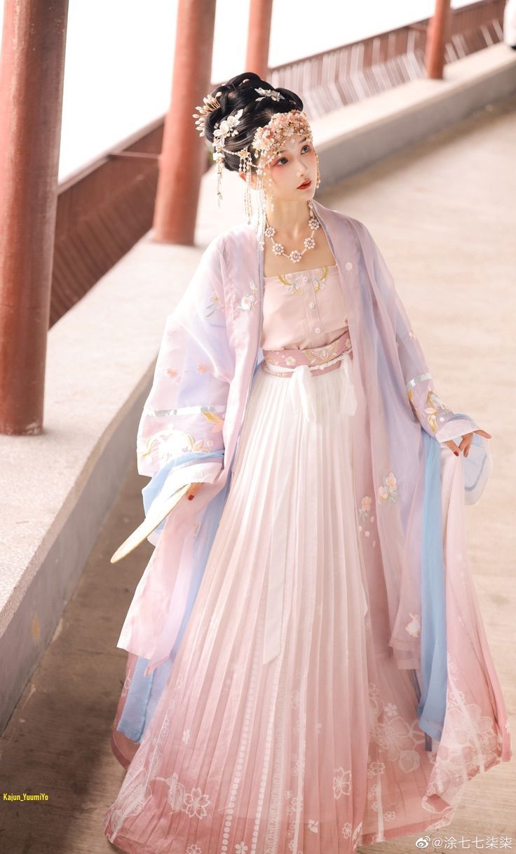 Harmonious Union in Traditional Fashion:The Rise of Hanfu Maomin Skirt Family Match Harmonious Union in Traditional Fashion:The Rise of Hanfu Maomin Skirt Family Match