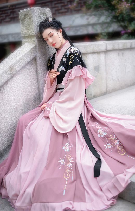 Cheongsam Skirt Set:A Blend of Traditional Elegance and Modern Charm Cheongsam Skirt Set:A Blend of Traditional Elegance and Modern Charm