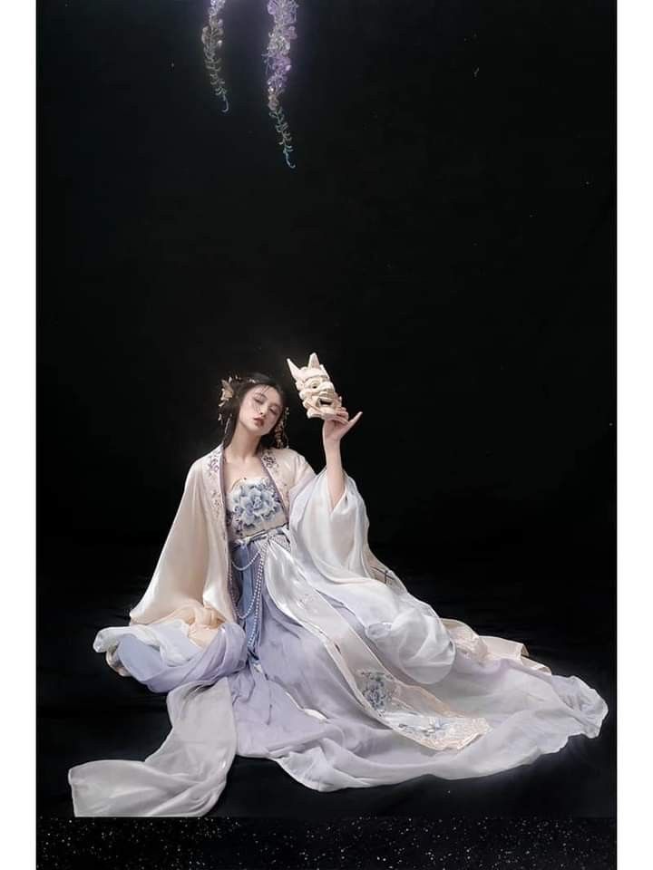 Exploring the Enigma of Blue Collared Hanfu:Traditional Chinese Elegance Exploring the Enigma of Blue Collared Hanfu:Traditional Chinese Elegance