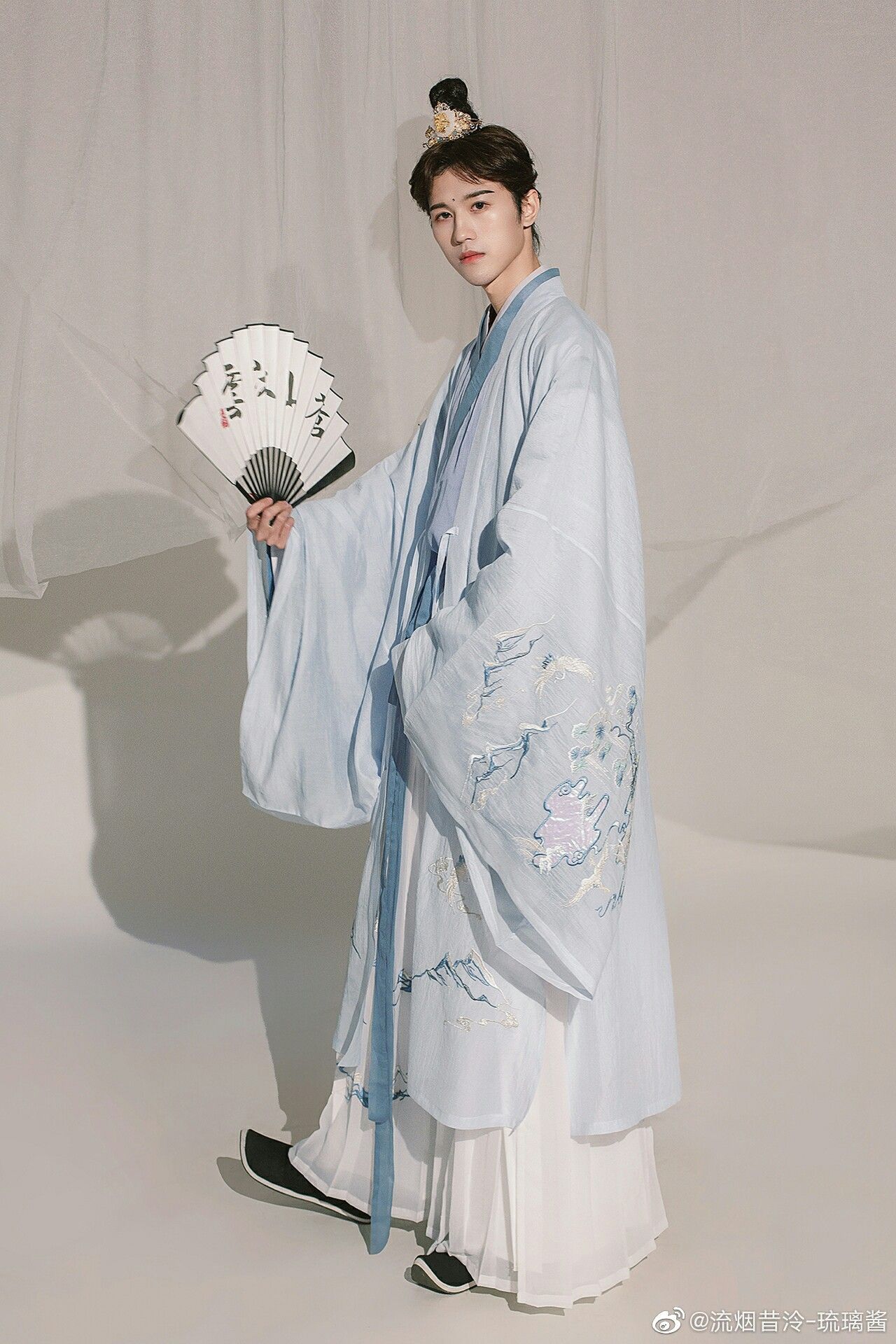 Phoenix Nestles in Splendor:The Original Hanfu of Fengqilanxin