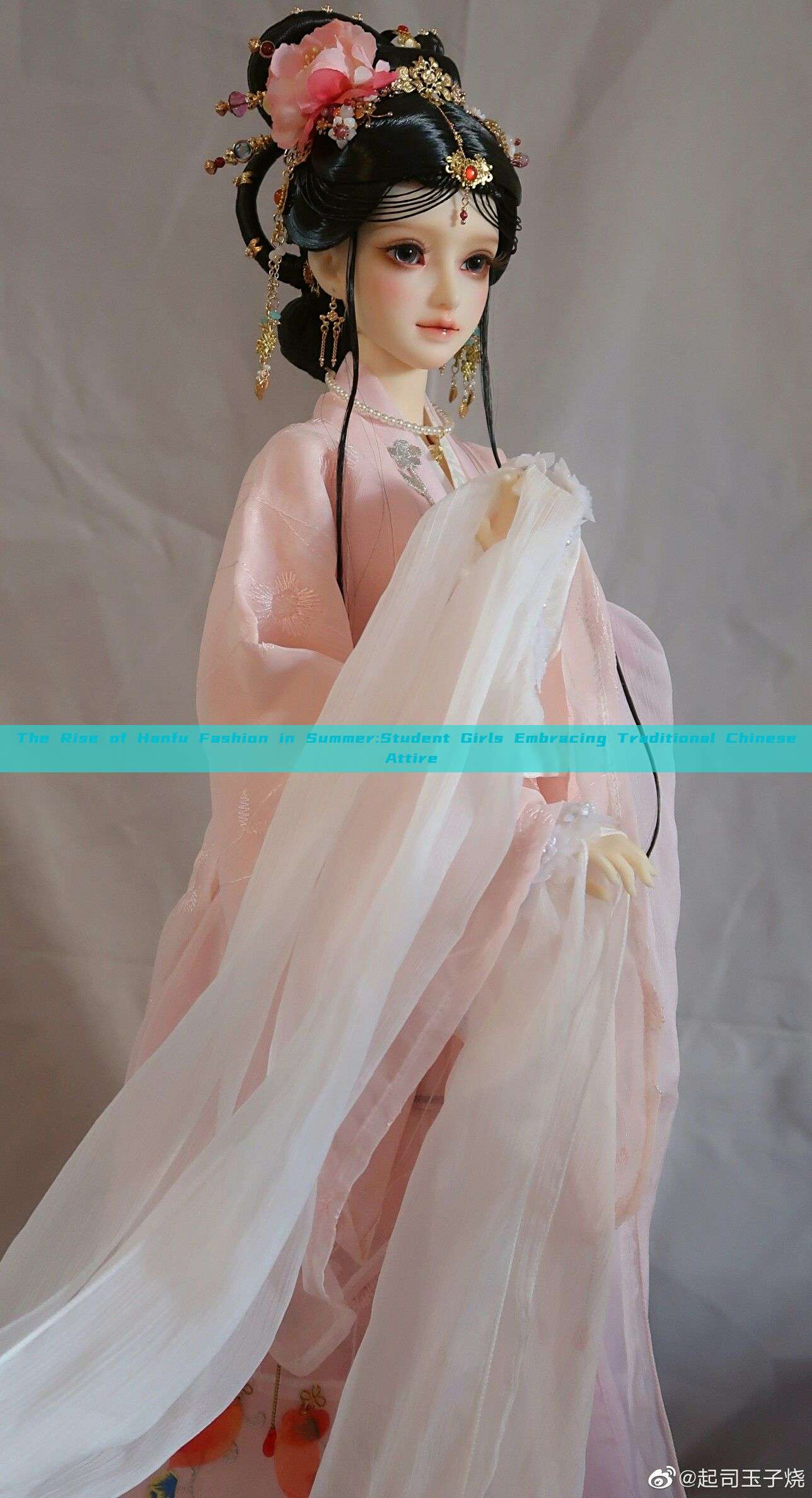 The Rise of Hanfu Fashion in Summer:Student Girls Embracing Traditional Chinese Attire The Rise of Hanfu Fashion in Summer:Student Girls Embracing Traditional Chinese Attire