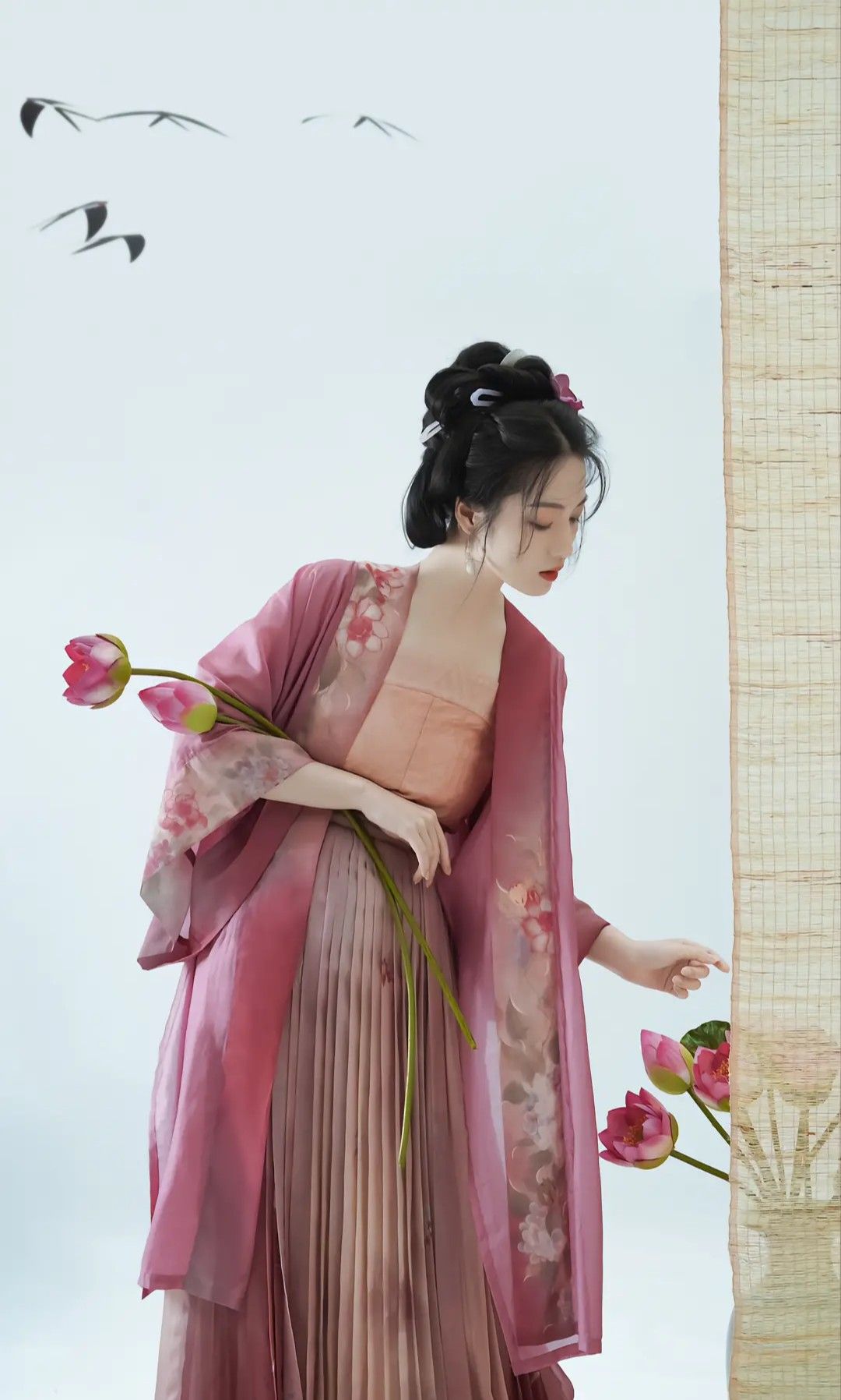 The Splendid Revival of NanzhīHanfu:Unraveling the Threads of Traditional Chinese Elegance The Splendid Revival of NanzhīHanfu:Unraveling the Threads of Traditional Chinese Elegance