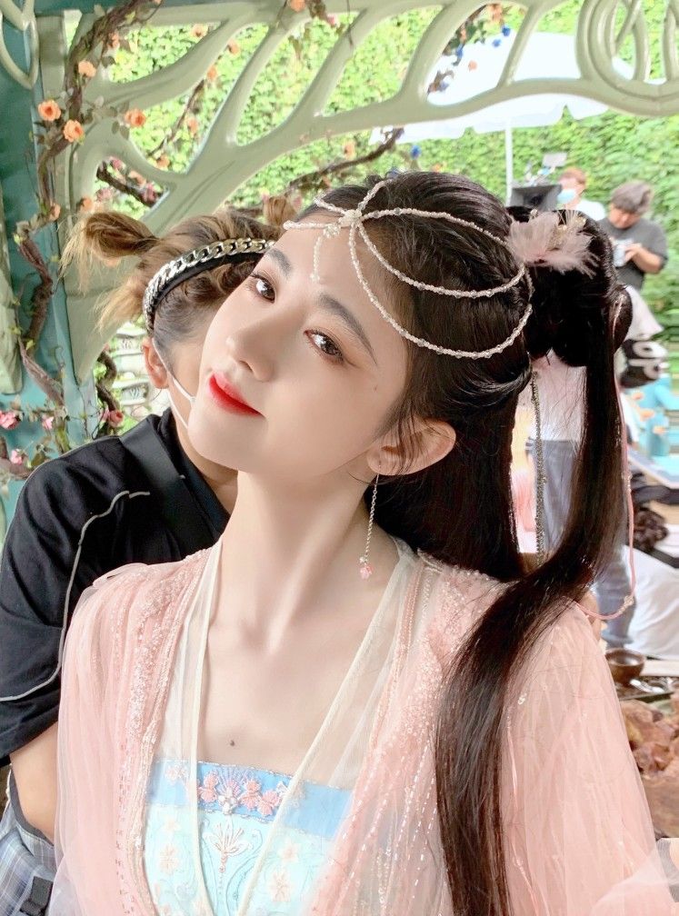 Traditional Womens Dress:The Evolution of Chinese Hanfu Qunyi Traditional Womens Dress:The Evolution of Chinese Hanfu Qunyi