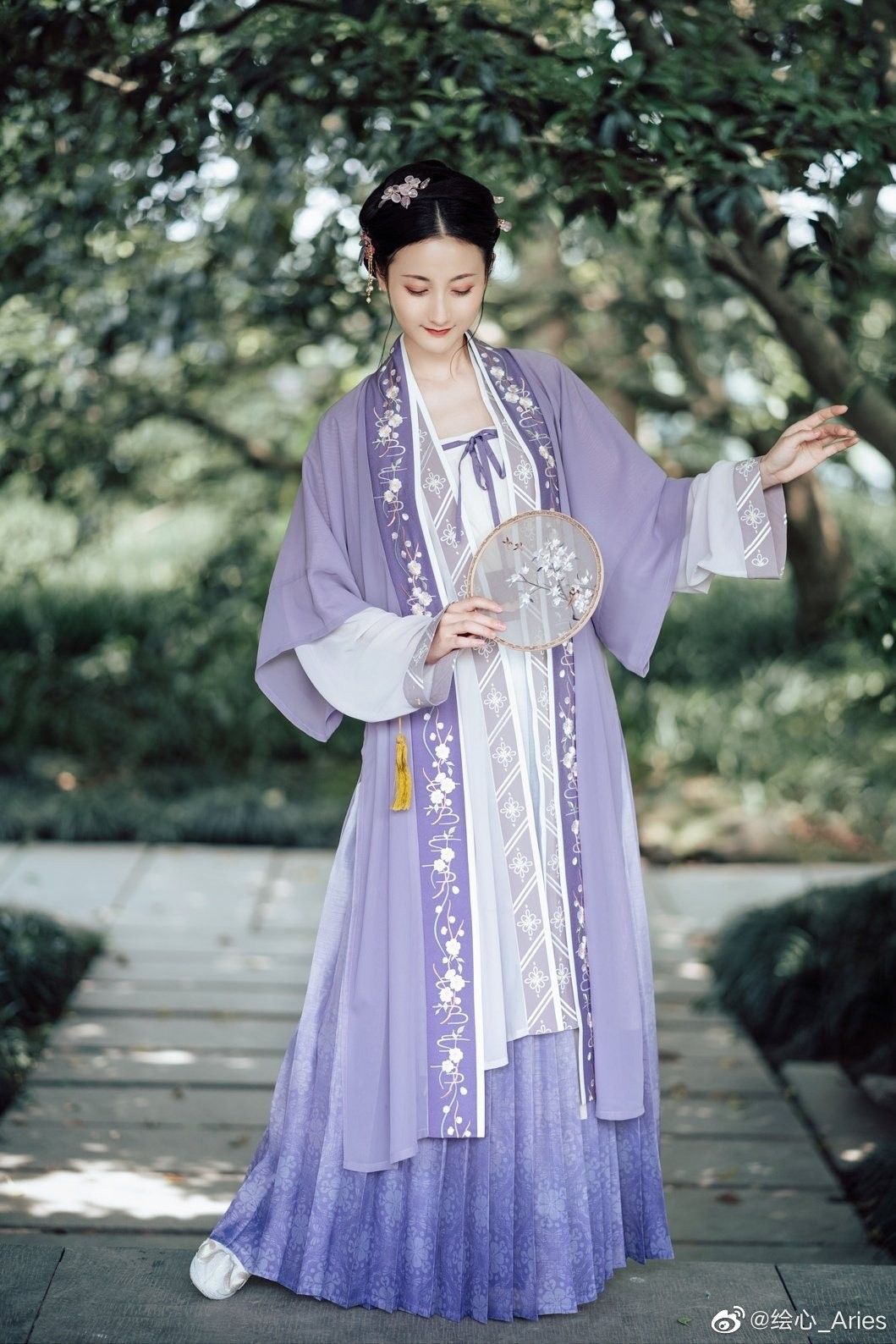 The Ten-Year-Old Girl in a Cheongsam:A Cultural Journey into Traditional Chinese Attire The Ten-Year-Old Girl in a Cheongsam:A Cultural Journey into Traditional Chinese Attire