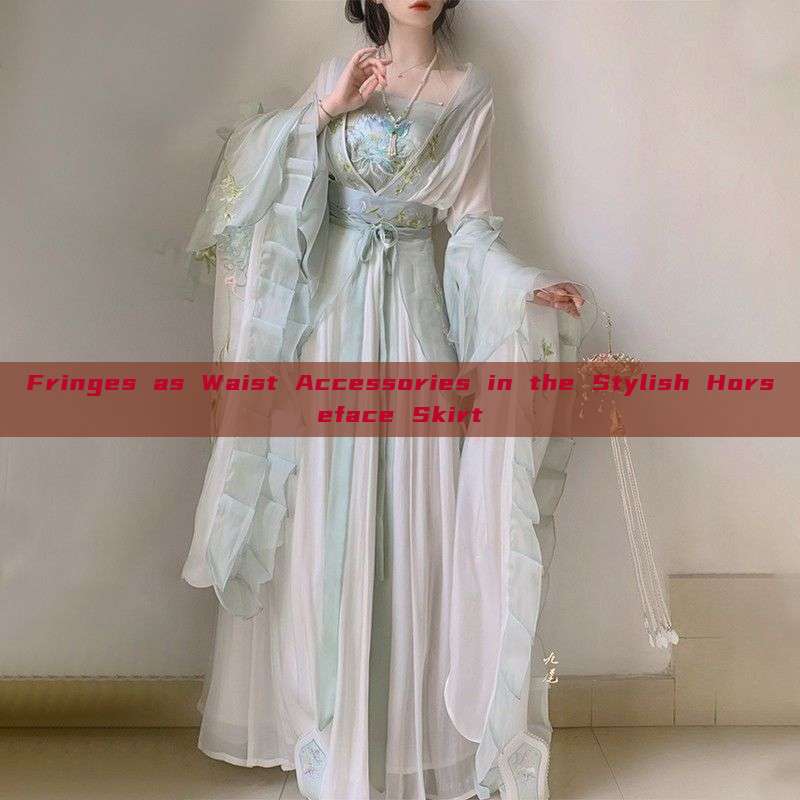 Fringes as Waist Accessories in the Stylish Horseface Skirt