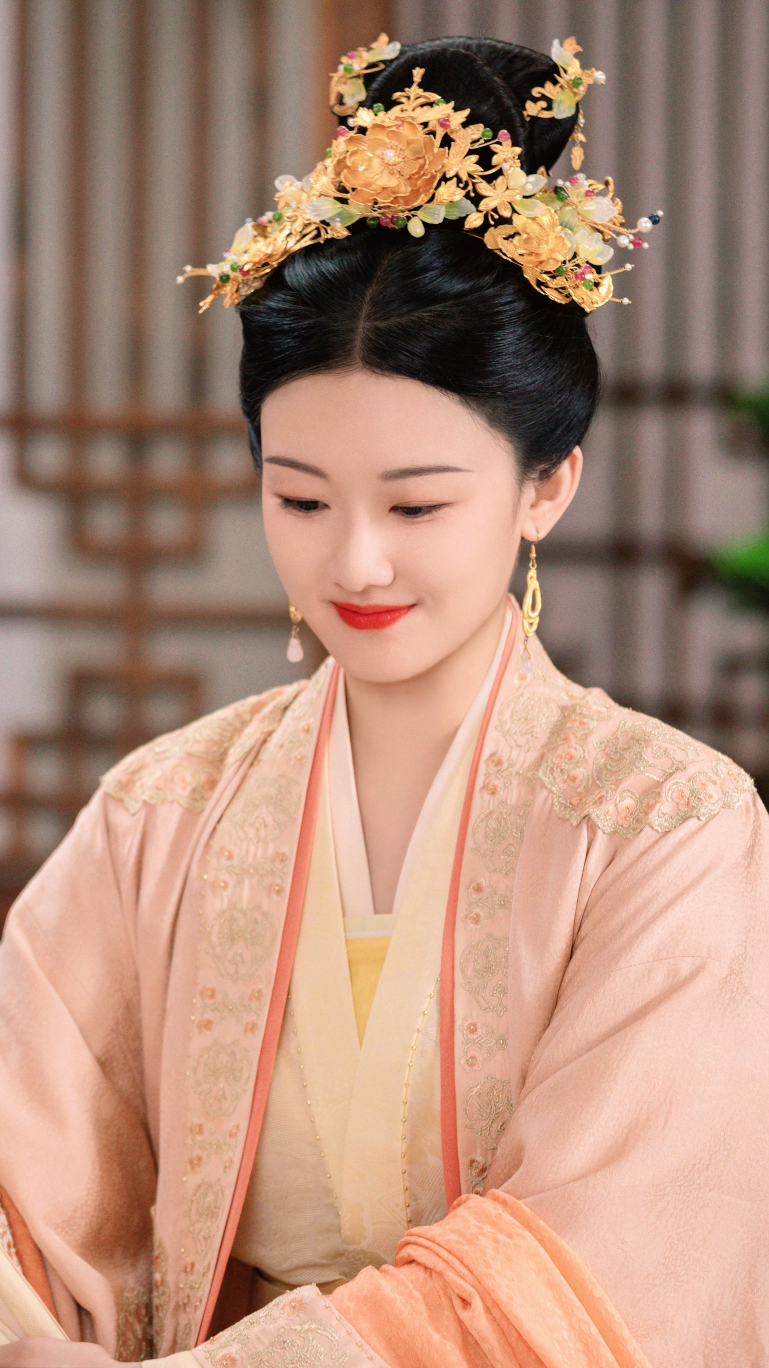 Dancing in the Past:The Splendid World of Hanfu Classical Dance