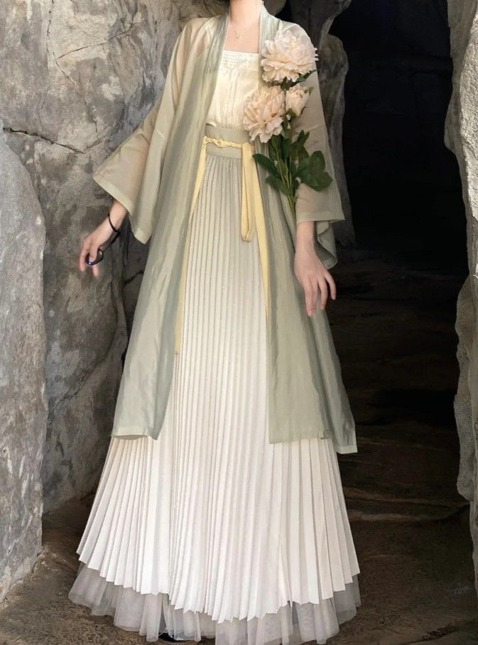 Summer Elegance:The Rise of Womens Hanfu Fashion Summer Elegance:The Rise of Womens Hanfu Fashion