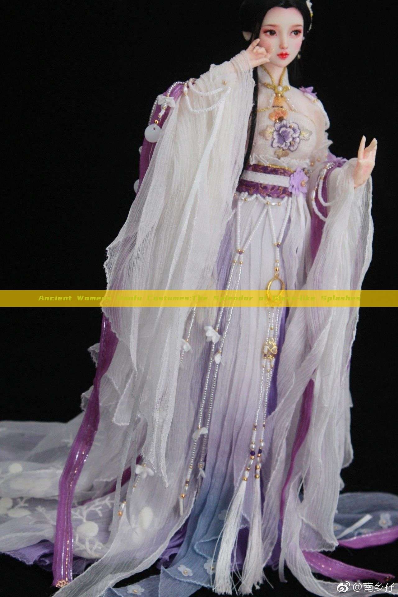 Ancient Womens Hanfu Costumes:The Splendor of Glass-like Splashes Ancient Womens Hanfu Costumes:The Splendor of Glass-like Splashes