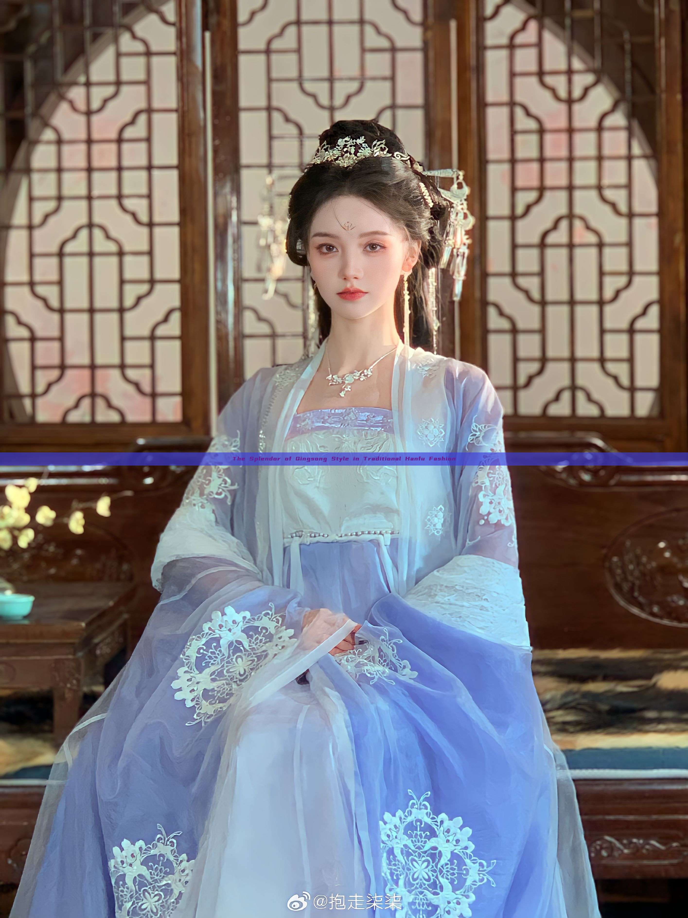 The Splendor of Qingsong Style in Traditional Hanfu Fashion The Splendor of Qingsong Style in Traditional Hanfu Fashion