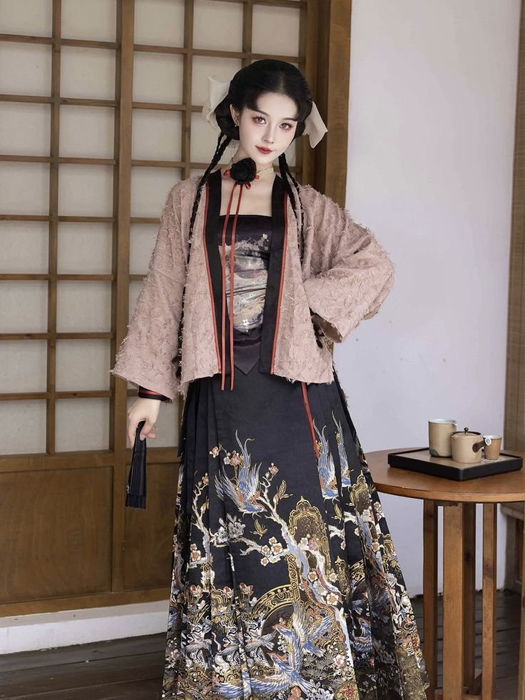 The Elegance of a Noblewomans Cheongsam:A Cultural Journey The Elegance of a Noblewomans Cheongsam:A Cultural Journey