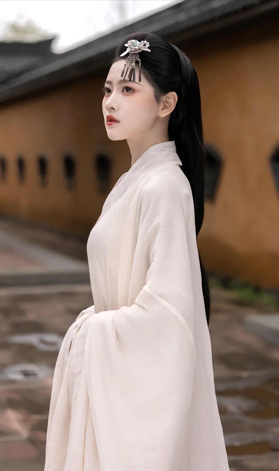 The Allure of the Traditional Chinese Hanfu:A Closer Look at the Overlapping Cheongsam The Allure of the Traditional Chinese Hanfu:A Closer Look at the Overlapping Cheongsam