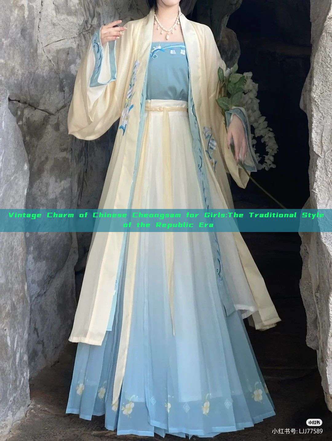 Vintage Charm of Chinese Cheongsam for Girls:The Traditional Style of the Republic Era Vintage Charm of Chinese Cheongsam for Girls:The Traditional Style of the Republic Era