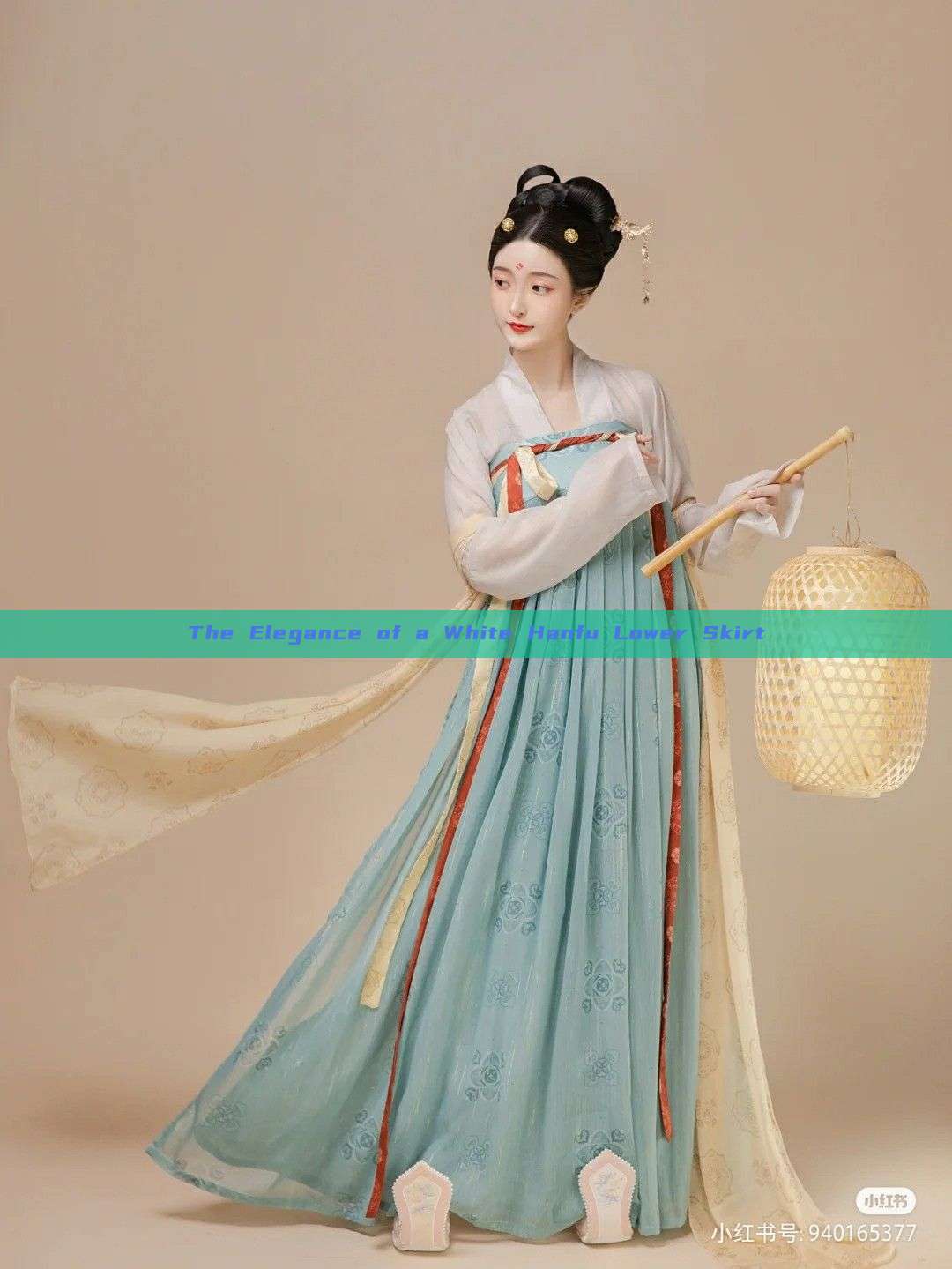 The Elegance of a White Hanfu Lower Skirt The Elegance of a White Hanfu Lower Skirt