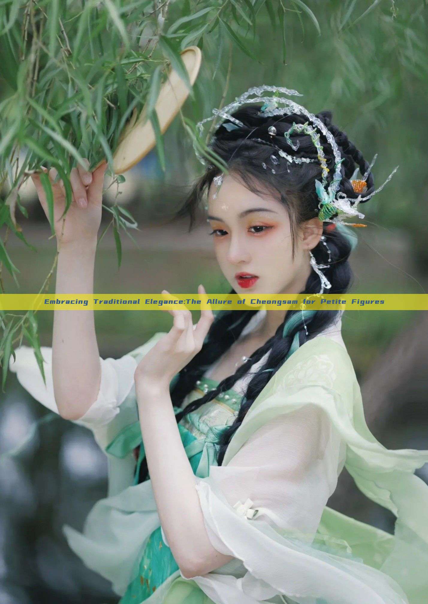 Embracing Traditional Elegance:The Allure of Cheongsam for Petite Figures