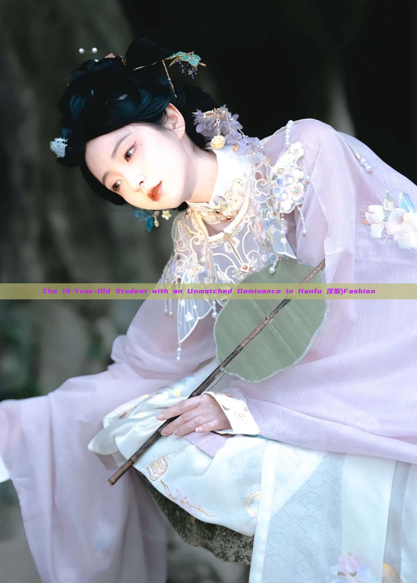 The 13-Year-Old Student with an Unmatched Dominance in Hanfu 汉服)Fashion The 13-Year-Old Student with an Unmatched Dominance in Hanfu 汉服)Fashion