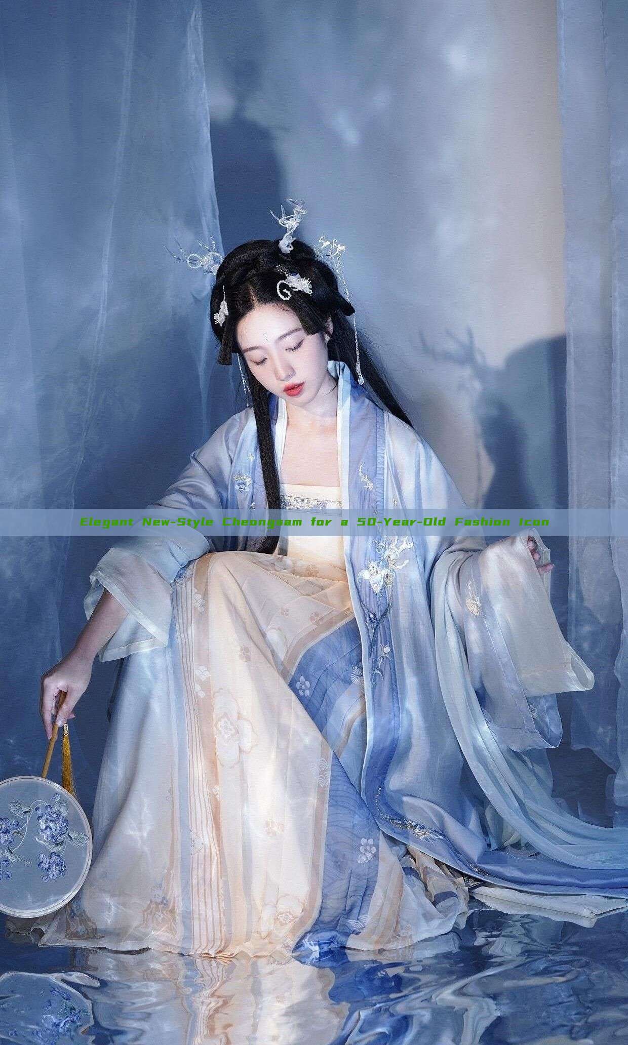 Elegant New-Style Cheongsam for a 50-Year-Old Fashion Icon Elegant New-Style Cheongsam for a 50-Year-Old Fashion Icon