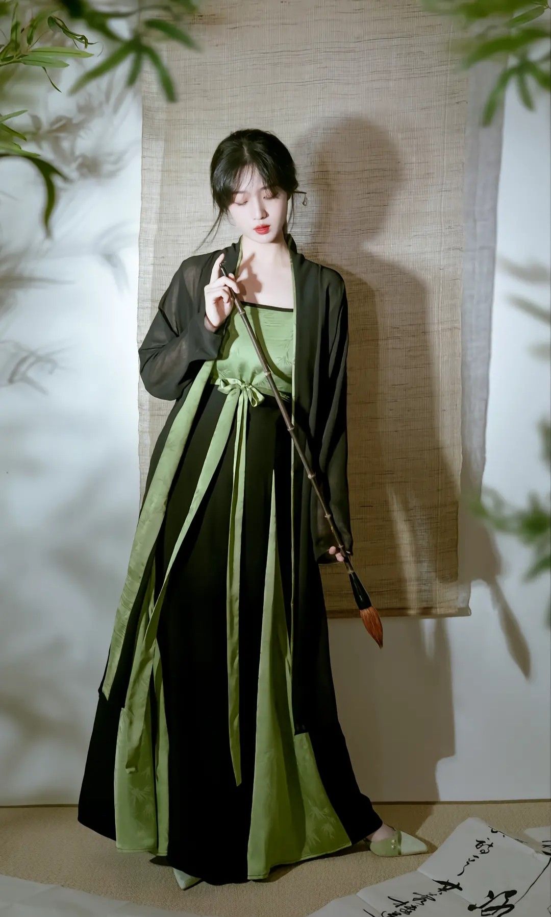 Embracing Traditional Elegance:The Rise of Black Bubble-袖 Cheongsam Embracing Traditional Elegance:The Rise of Black Bubble-袖 Cheongsam