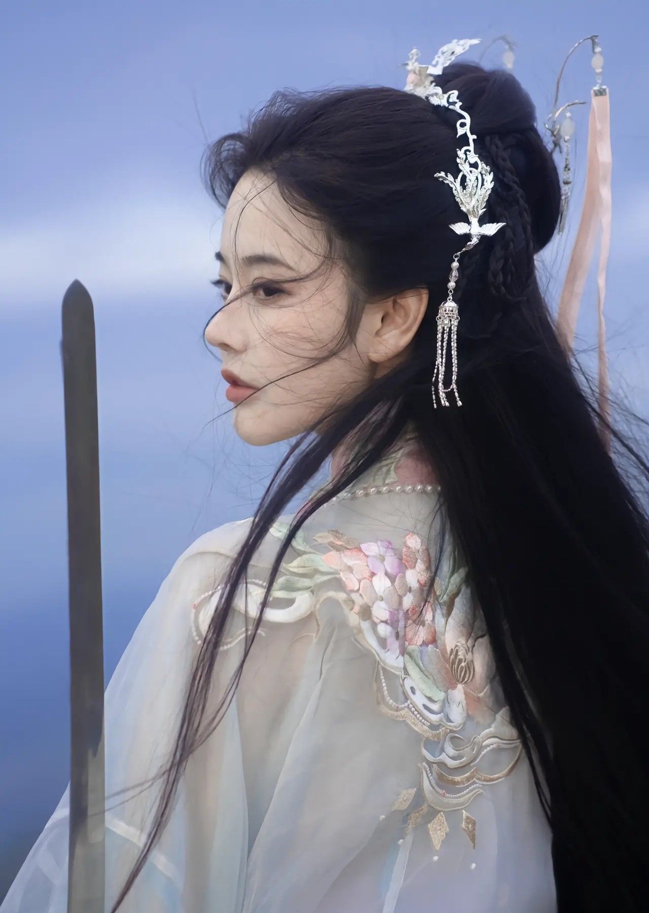 Exquisite Embroidery Qipao Dress:The Art of the Chinese Traditional Beauty Exquisite Embroidery Qipao Dress:The Art of the Chinese Traditional Beauty