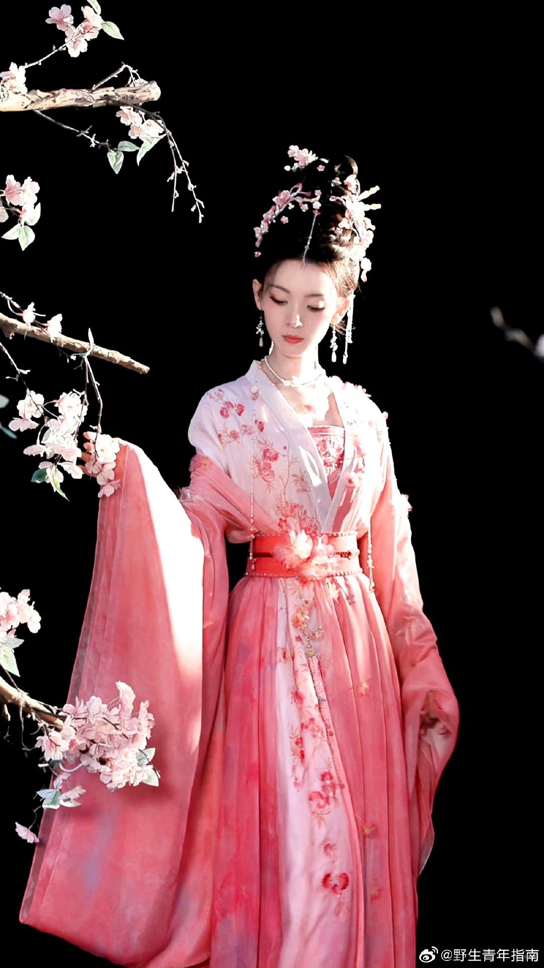 Tall Womens Daily Qipao Fashion:Embracing the Elegance of Traditional Chinese Clothing Tall Womens Daily Qipao Fashion:Embracing the Elegance of Traditional Chinese Clothing