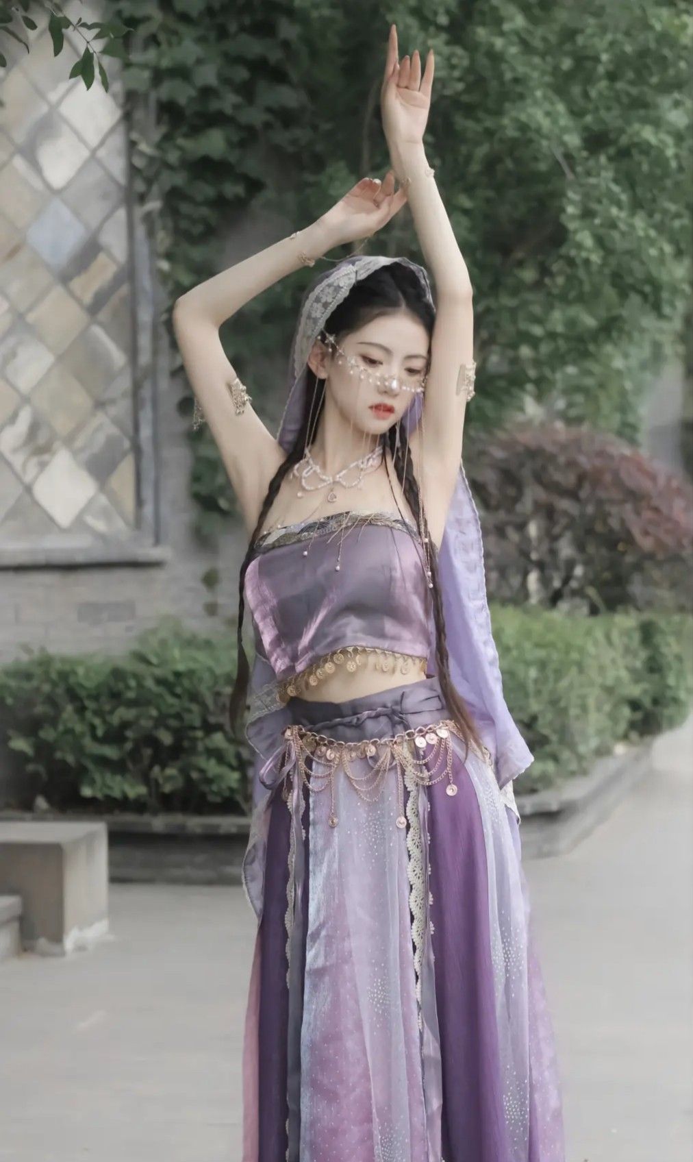 The Enchantment of Maogreen Cheongsam:A Traditional Chinese Beauty The Enchantment of Maogreen Cheongsam:A Traditional Chinese Beauty