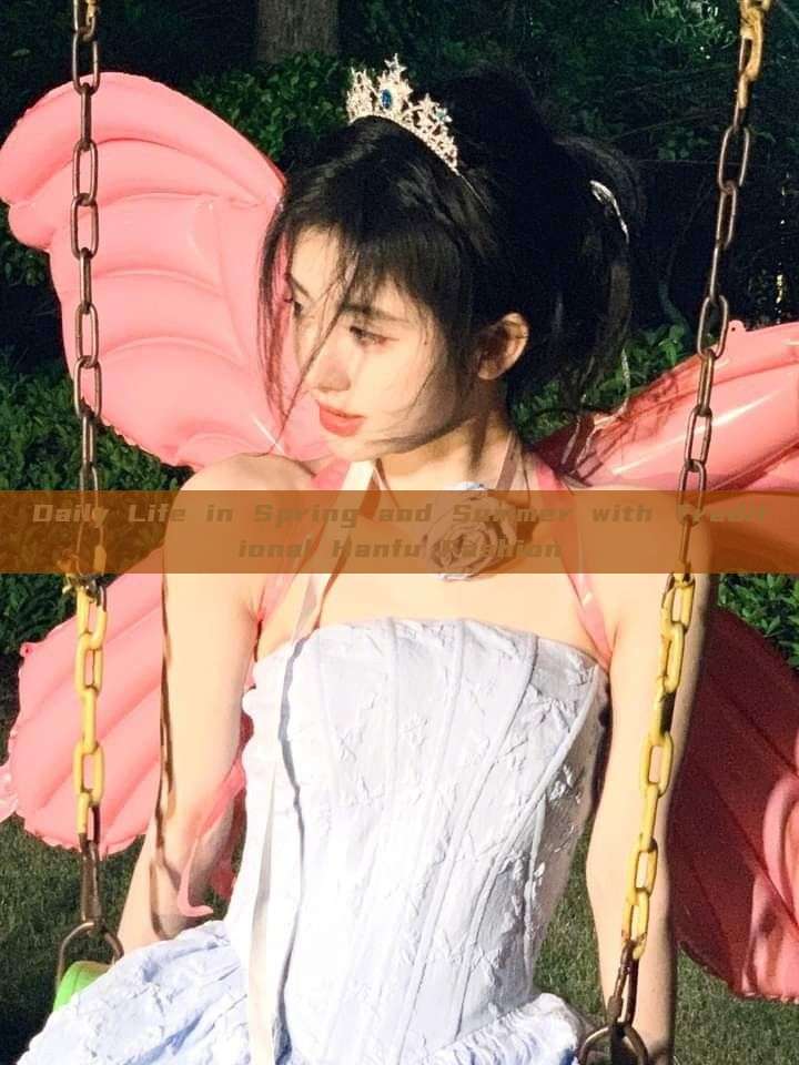 Daily Life in Spring and Summer with Traditional Hanfu Fashion Daily Life in Spring and Summer with Traditional Hanfu Fashion