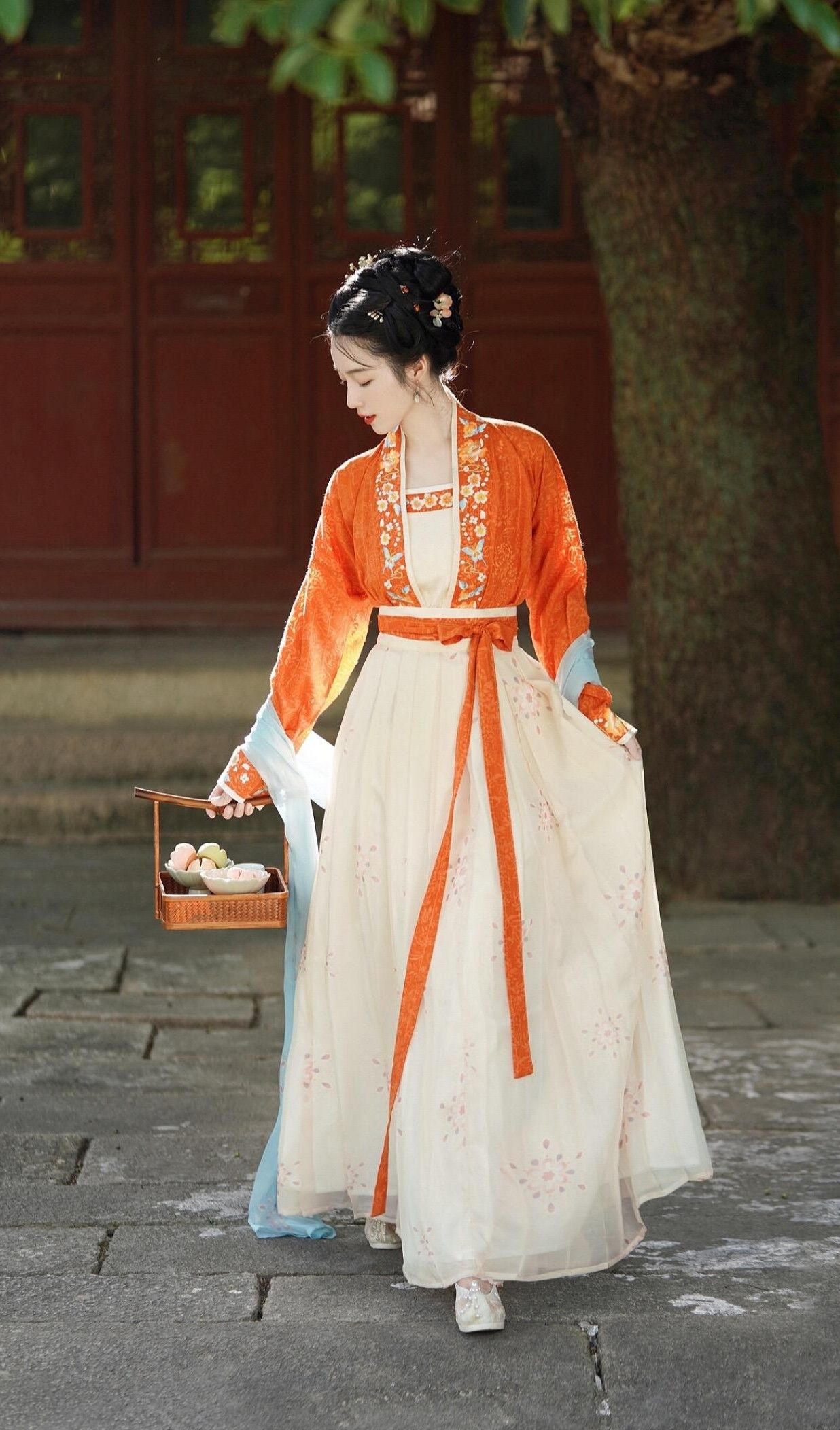 Ink-Colored Hanfu:The Traditional Beauty of Chinese Cultural Heritage Ink-Colored Hanfu:The Traditional Beauty of Chinese Cultural Heritage