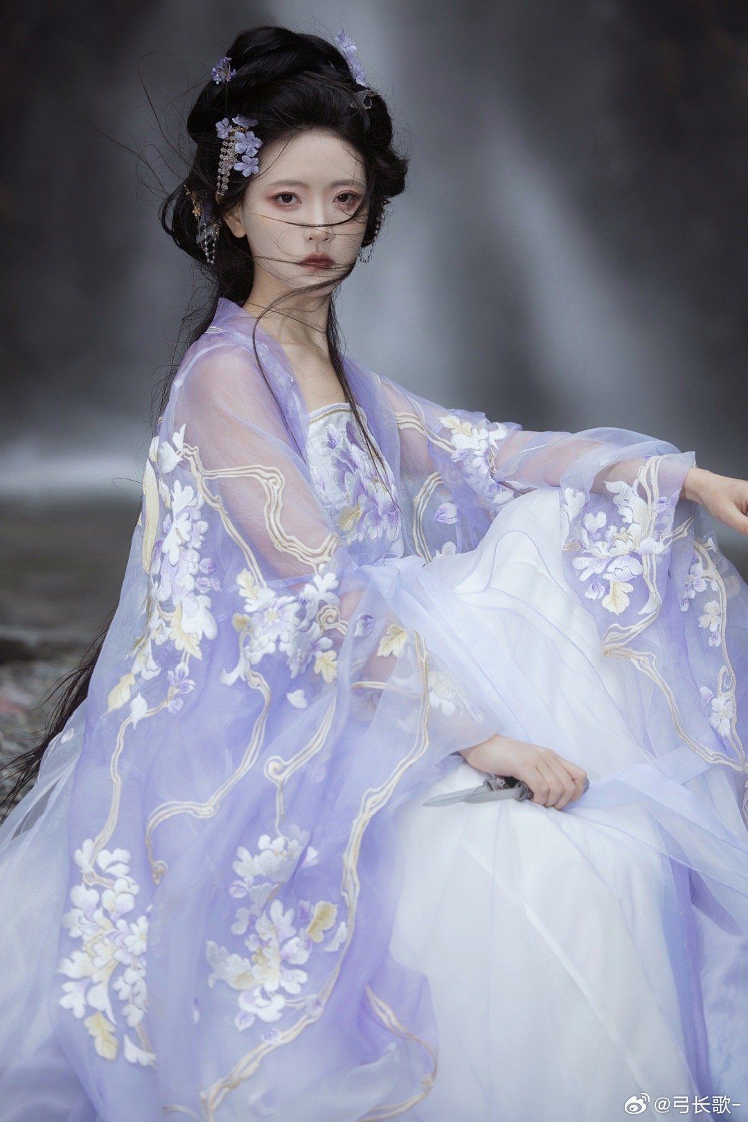 Children in White Cheongsam:A Cultural Icon of Elegance and Tradition Children in White Cheongsam:A Cultural Icon of Elegance and Tradition