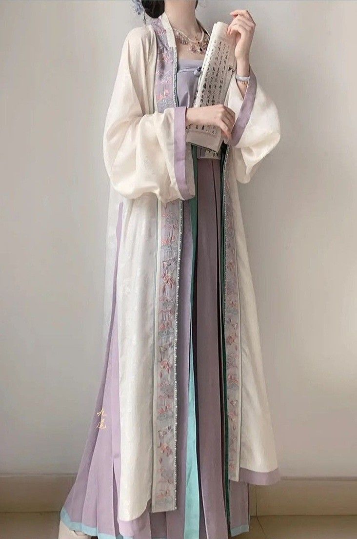 The Rise of Cheongsam-Inspired Bubble Sleeve Dress:A Blend of Traditional Elegance and Modern Charm The Rise of Cheongsam-Inspired Bubble Sleeve Dress:A Blend of Traditional Elegance and Modern Charm
