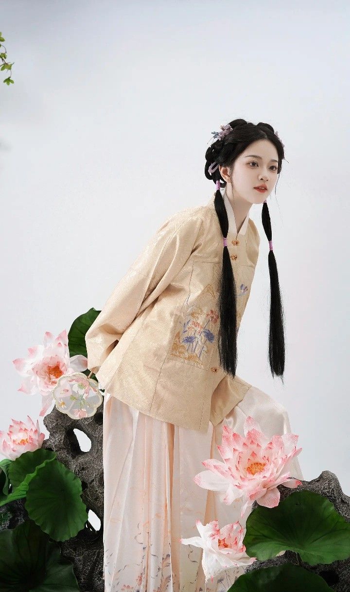 Elegant Clutch of Shoes to Match Traditional Cheongsam:A Guide to Styling Perfection Elegant Clutch of Shoes to Match Traditional Cheongsam:A Guide to Styling Perfection