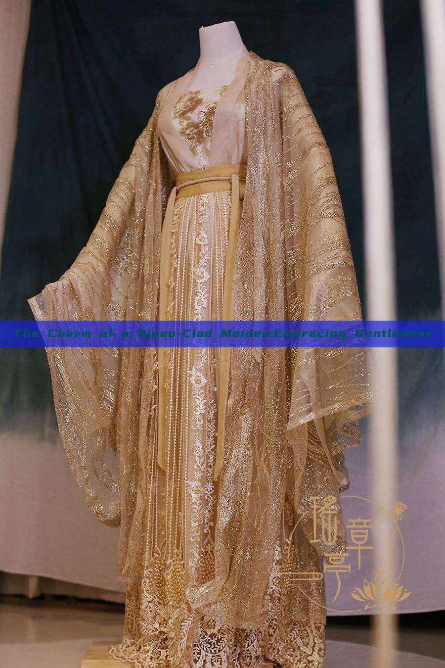 The Charm of a Qipao-Clad Maiden:Embracing Gentleness The Charm of a Qipao-Clad Maiden:Embracing Gentleness