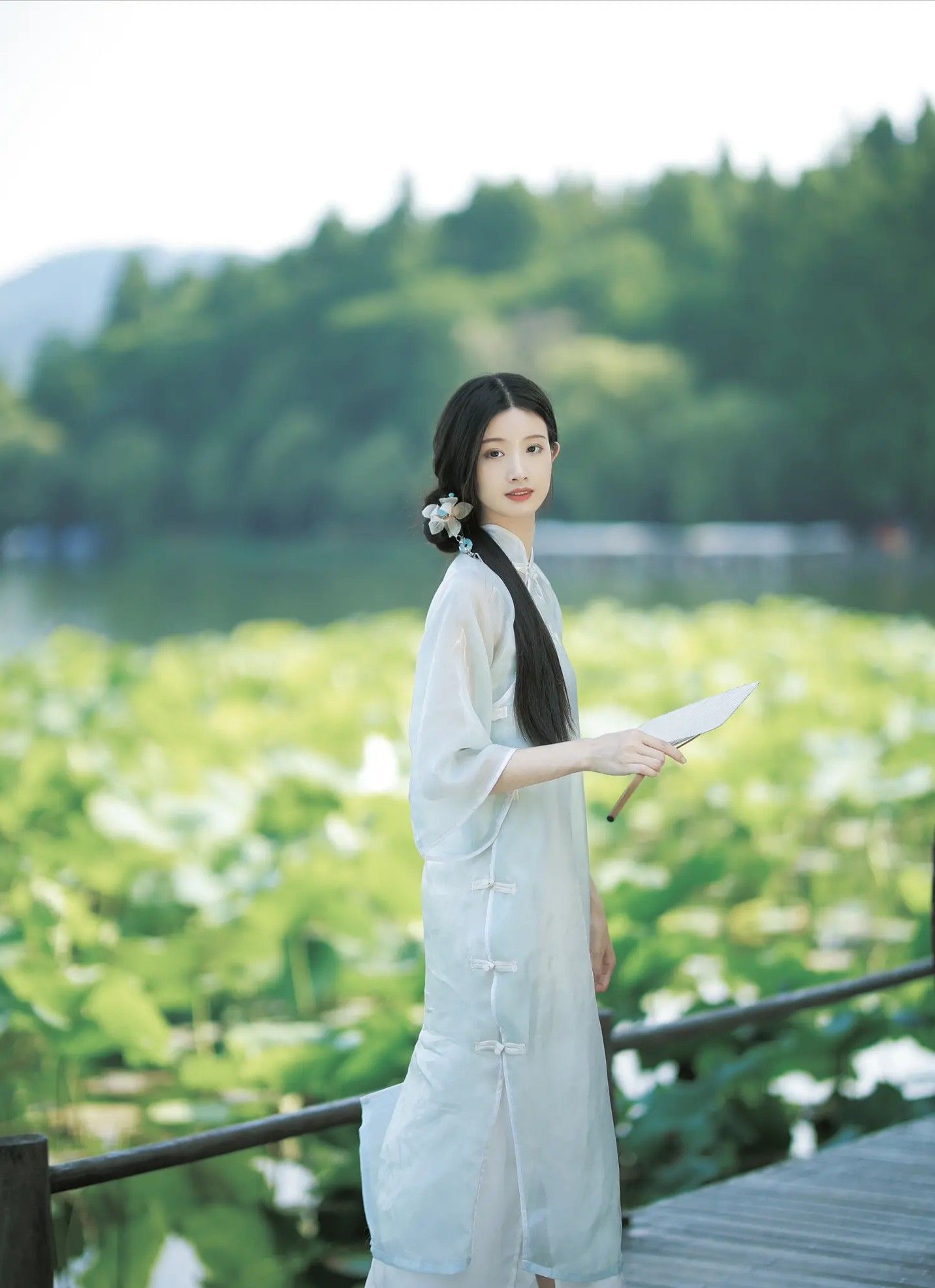 Cloud-Clad Immortal in Traditional Hanfu:The Enchantment of Hanfu Fashion Cloud-Clad Immortal in Traditional Hanfu:The Enchantment of Hanfu Fashion