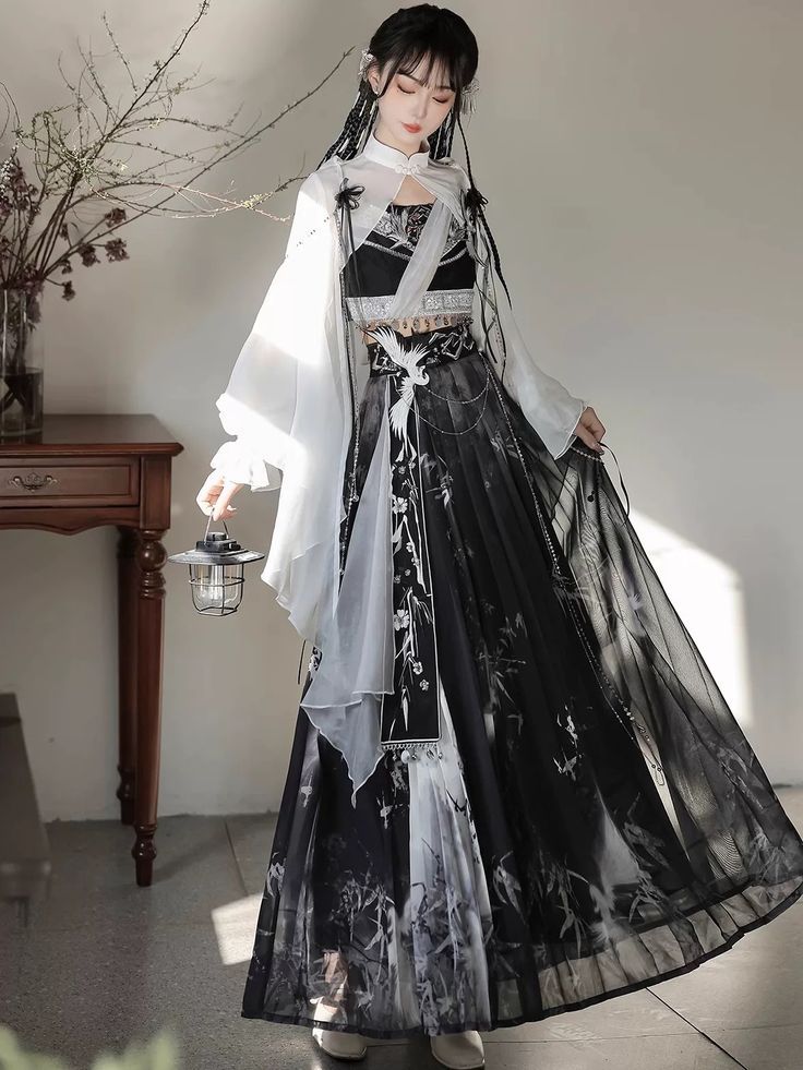 Childrens Horseface Skirt and Single-Piece Top:A Fashionable and Cultural Blend for Little Ones Childrens Horseface Skirt and Single-Piece Top:A Fashionable and Cultural Blend for Little Ones