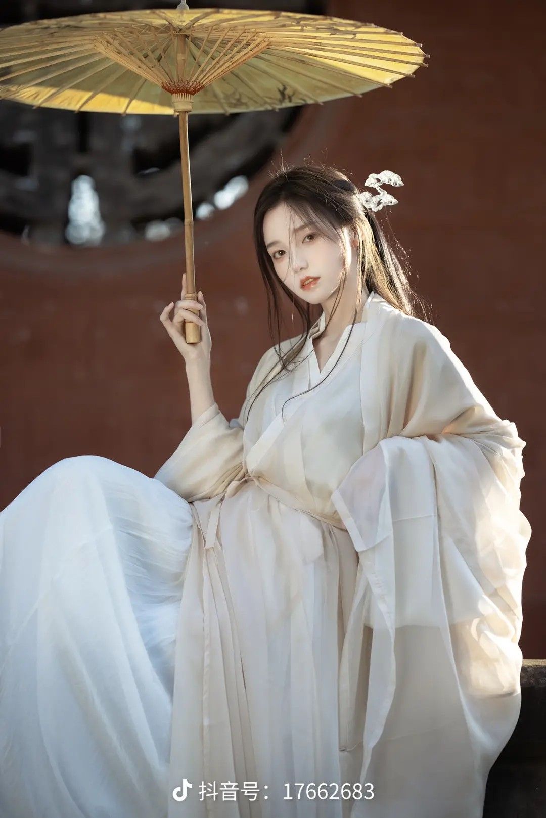 The Divine Maiden:A High School Students Journey with Hanfu and Her Faith The Divine Maiden:A High School Students Journey with Hanfu and Her Faith