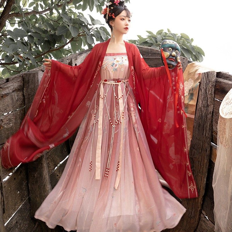 Enhanced Qipao Design for Autumn Winter:A Fashion Revival with Modern Touches Enhanced Qipao Design for Autumn Winter:A Fashion Revival with Modern Touches