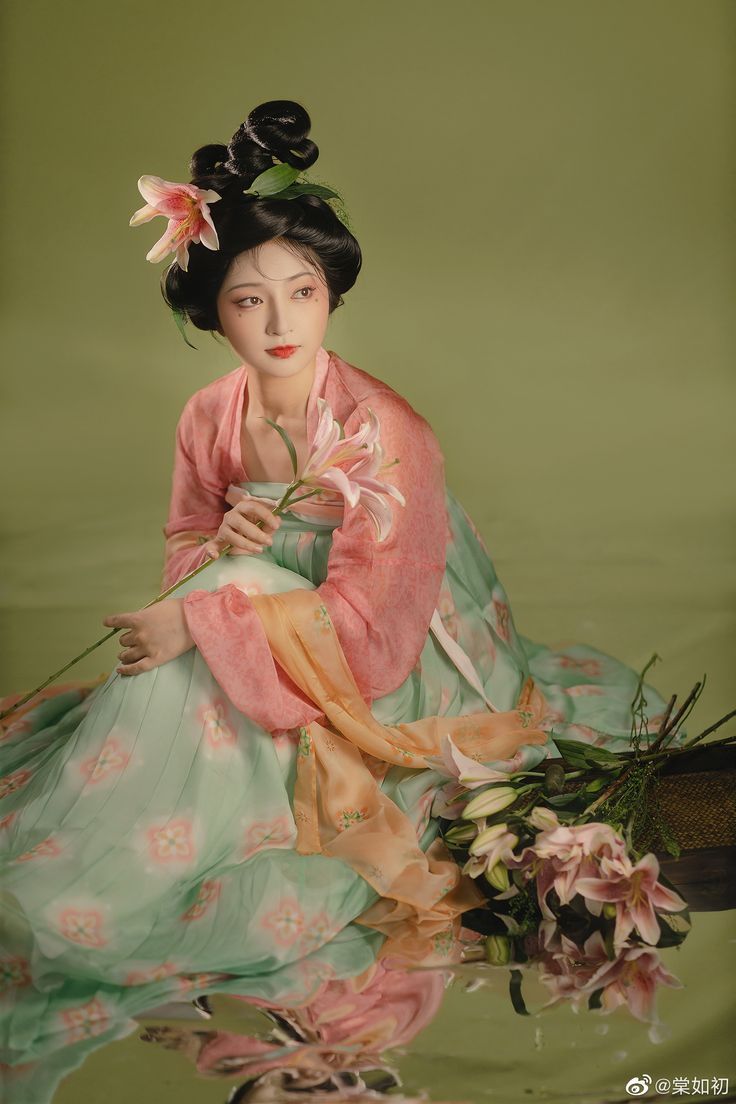 Eight-Year-Old Girl Embraces Traditional Chinese Charm in Hanfu Fashion Eight-Year-Old Girl Embraces Traditional Chinese Charm in Hanfu Fashion
