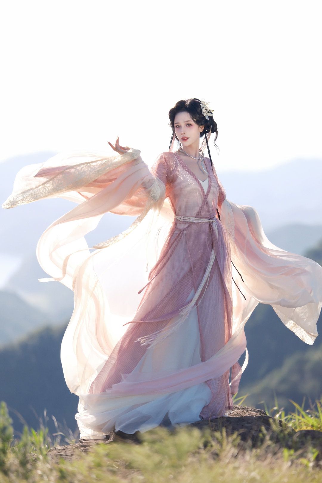 The Elegance of Silk Cheongsam:A Cultural Icon of Chinese Traditional Beauty The Elegance of Silk Cheongsam:A Cultural Icon of Chinese Traditional Beauty