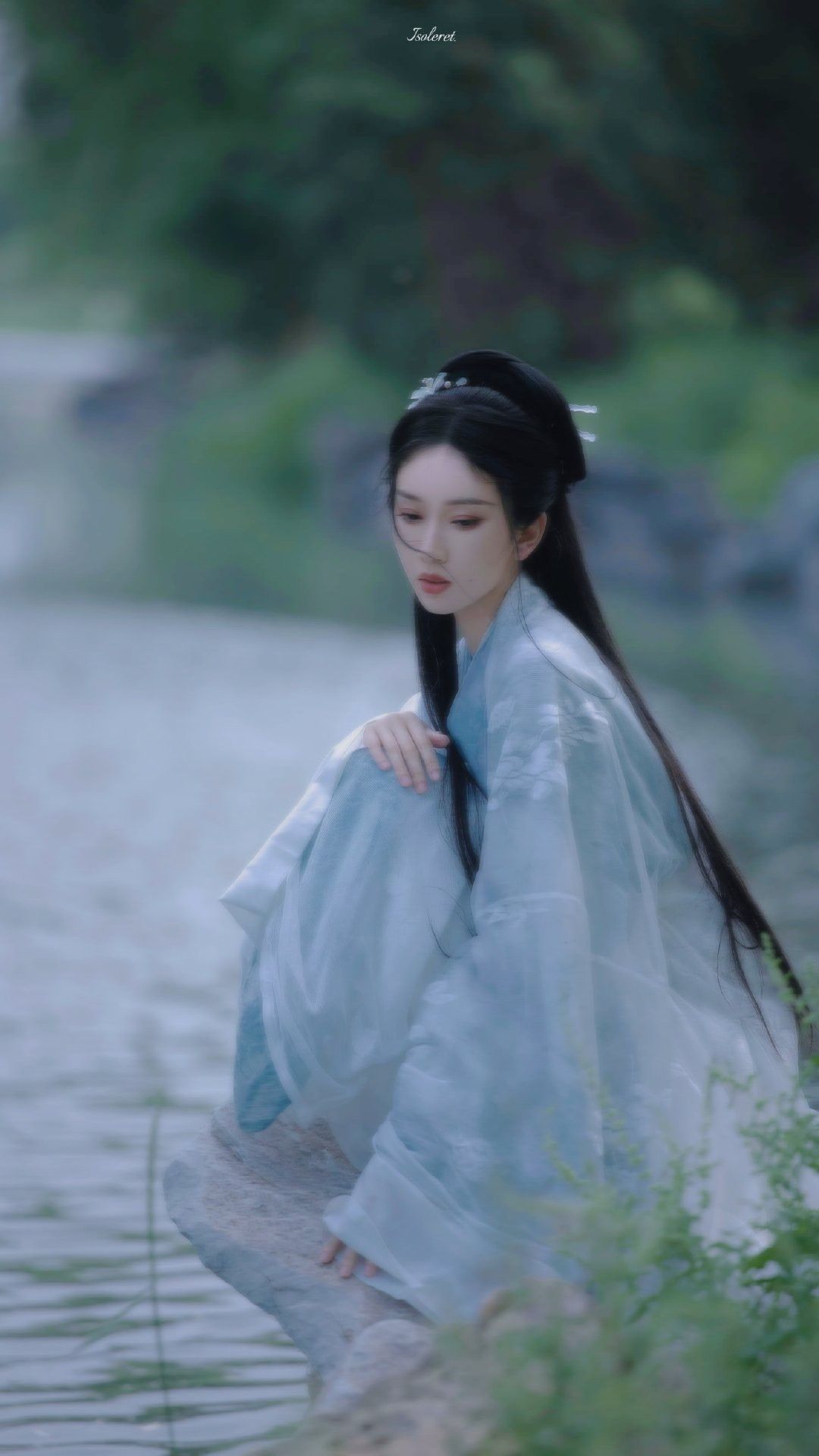 The Plum-Blossom Skirt and the Thickness of the Horseface Jacket The Plum-Blossom Skirt and the Thickness of the Horseface Jacket