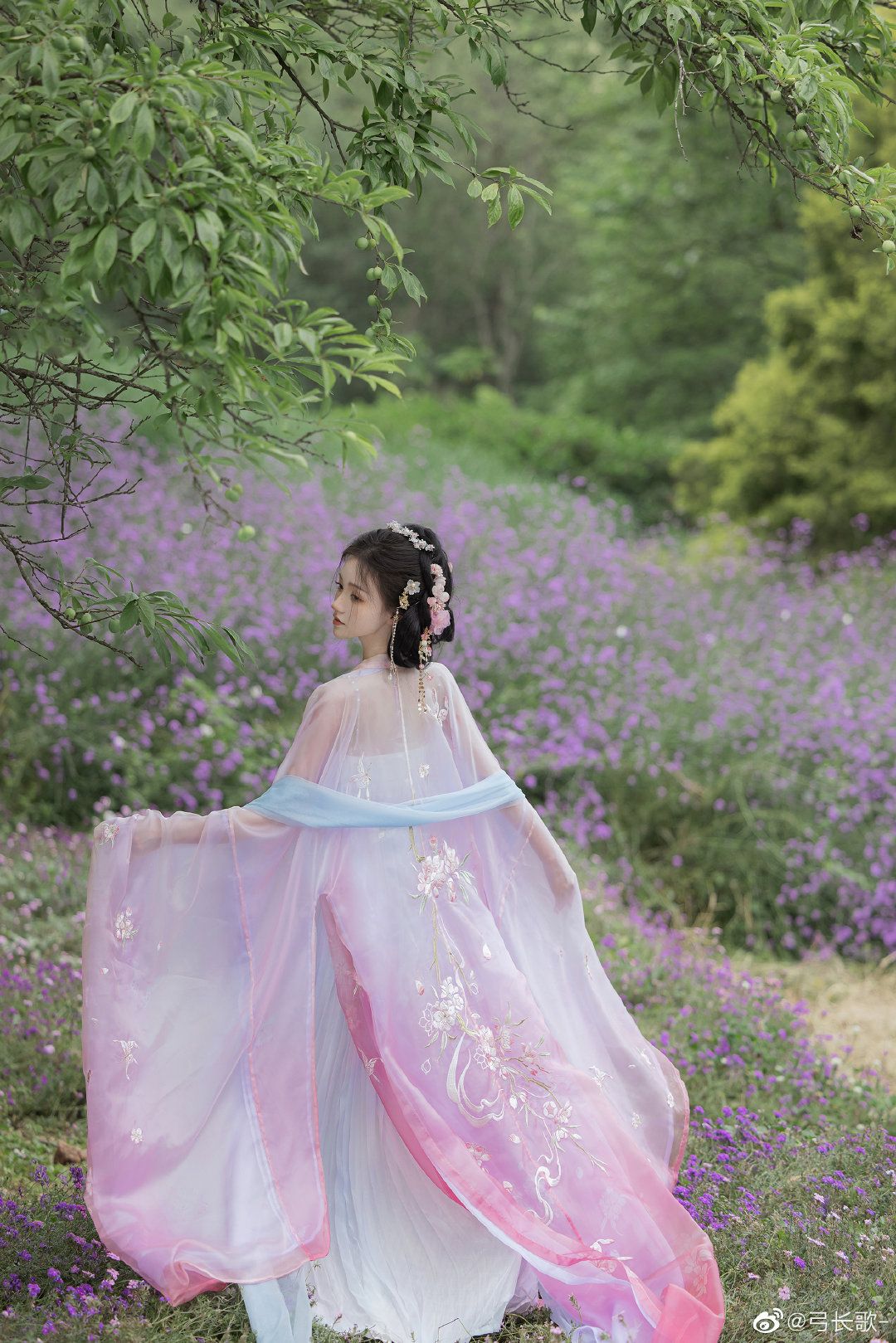 Edens Original Innovations:The Evolution of Qipao Edens Original Innovations:The Evolution of Qipao
