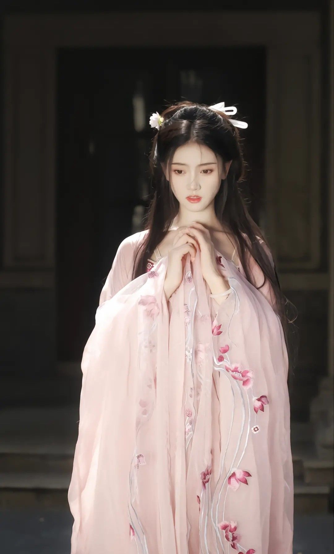Childrens Horseface Skirt,Cape,and斗篷,A Guide to Traditional Chinese Childrens Wear Childrens Horseface Skirt,Cape,and斗篷,A Guide to Traditional Chinese Childrens Wear