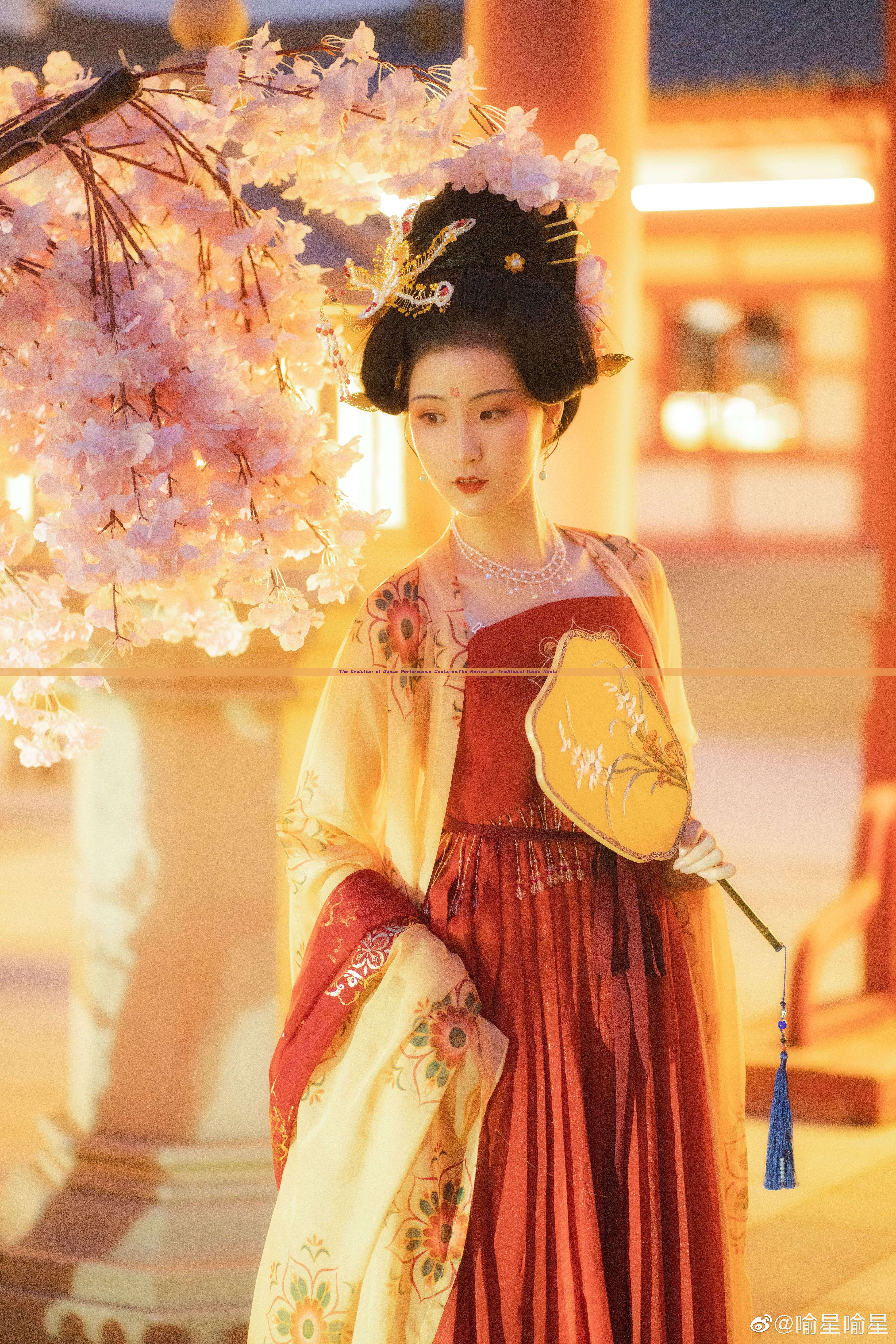 The Evolution of Dance Performance Costumes:The Revival of Traditional Hanfu Hanfu The Evolution of Dance Performance Costumes:The Revival of Traditional Hanfu Hanfu
