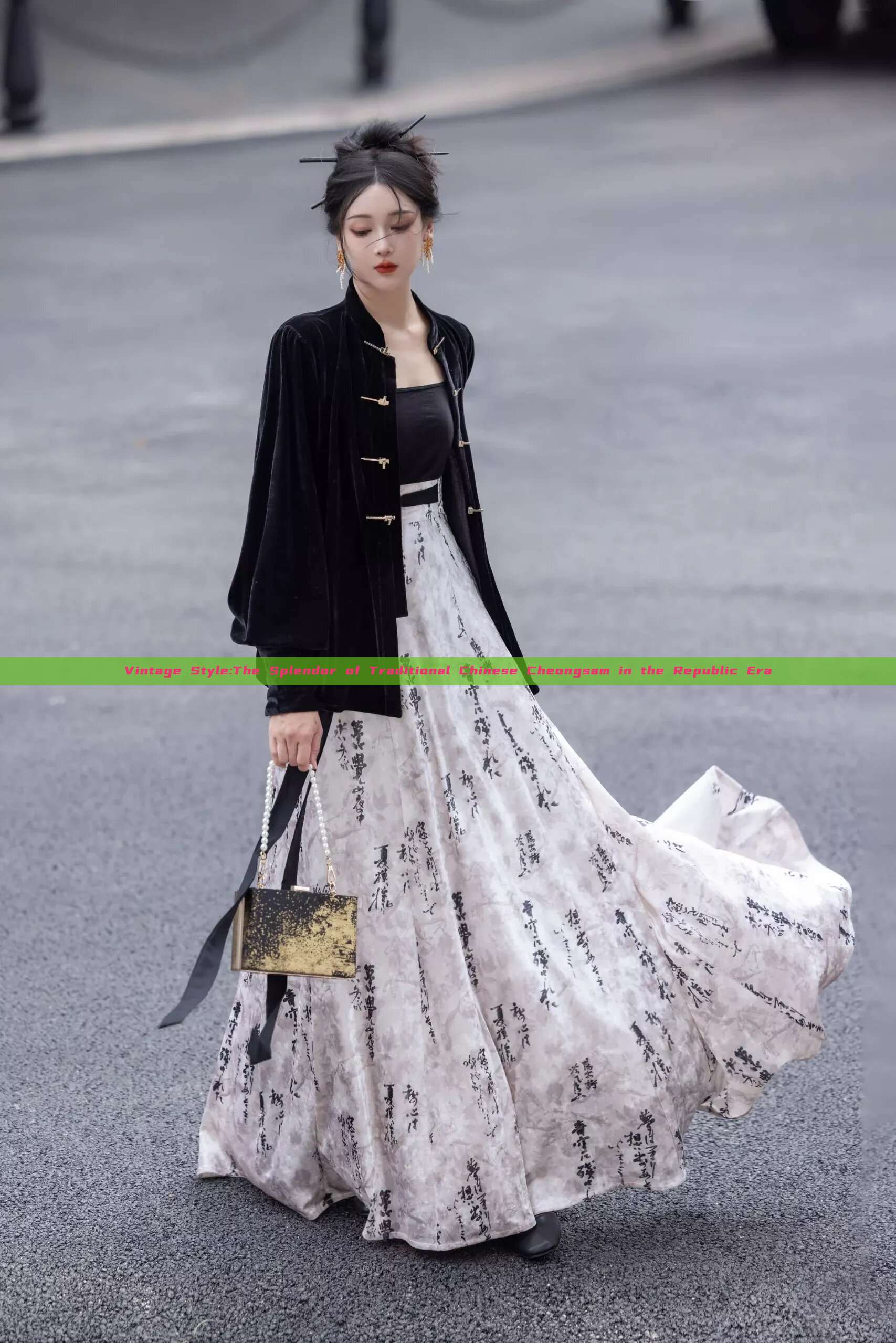 Vintage Style:The Splendor of Traditional Chinese Cheongsam in the Republic Era Vintage Style:The Splendor of Traditional Chinese Cheongsam in the Republic Era