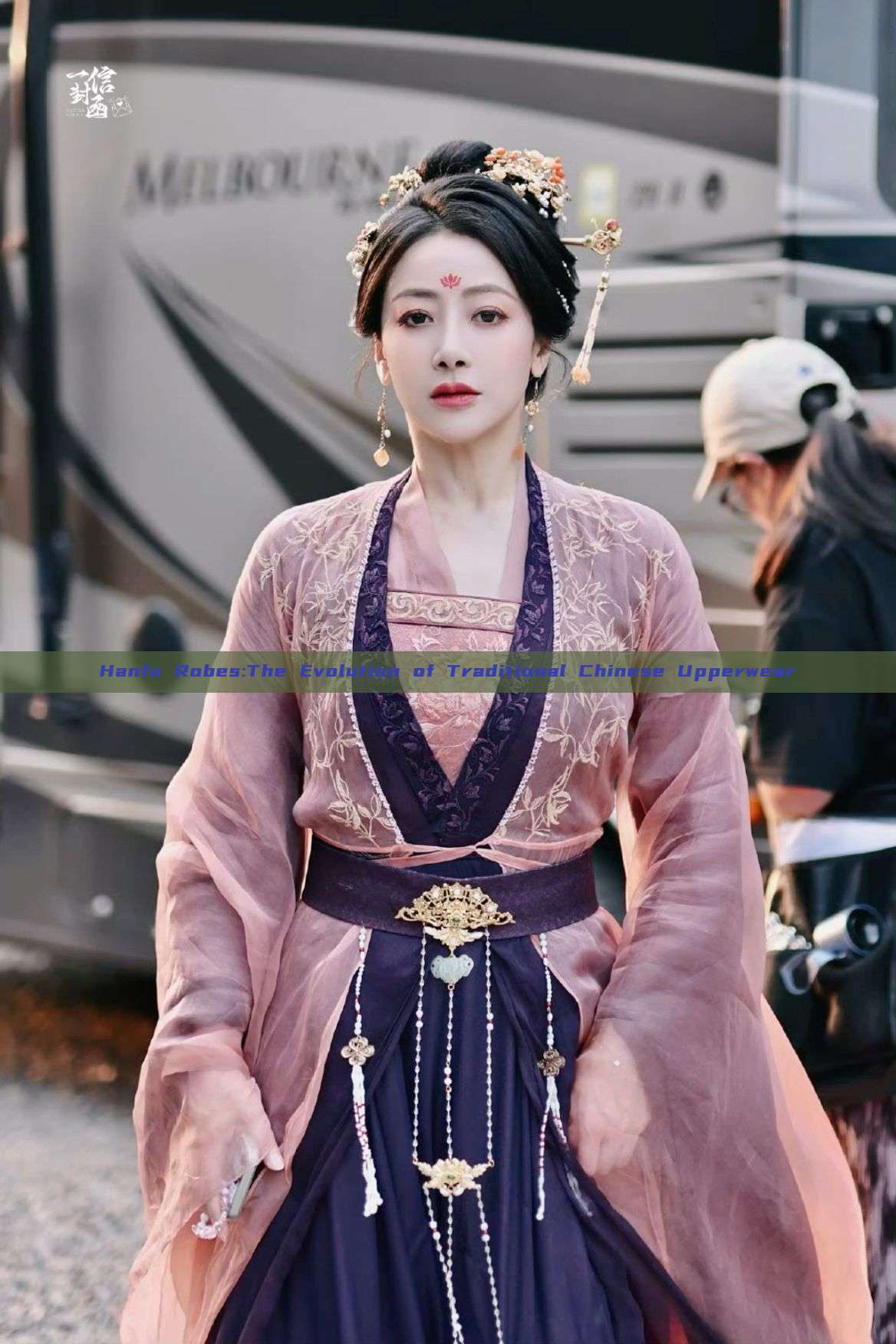Hanfu Robes:The Evolution of Traditional Chinese Upperwear Hanfu Robes:The Evolution of Traditional Chinese Upperwear