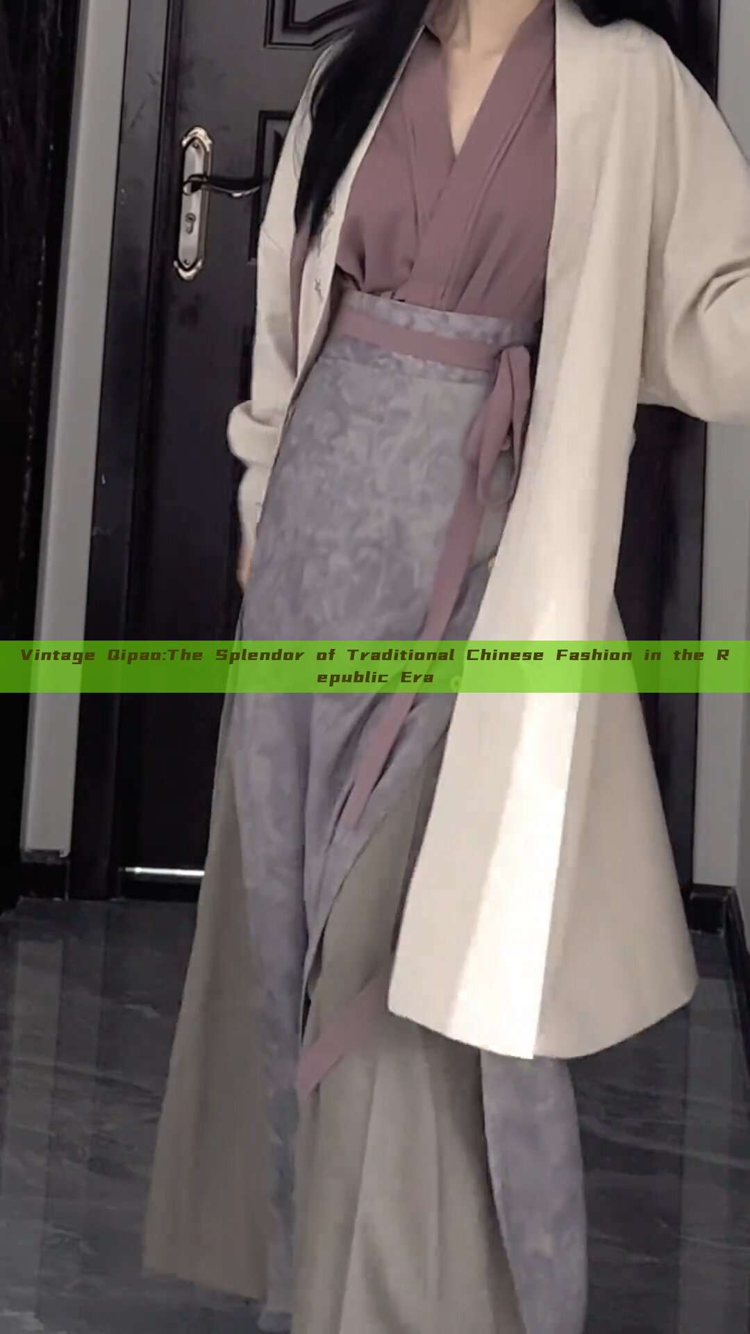 Vintage Qipao:The Splendor of Traditional Chinese Fashion in the Republic Era Vintage Qipao:The Splendor of Traditional Chinese Fashion in the Republic Era