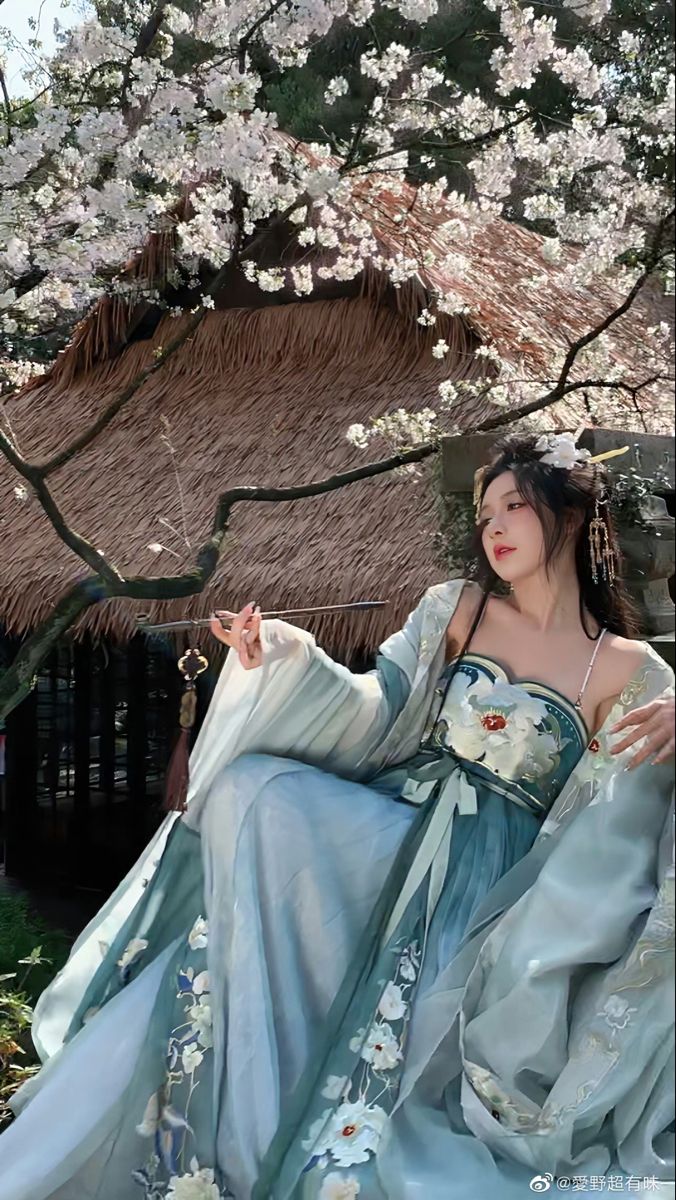 Childrens Hanfu Sandals:A Glance into the Traditional Chinese Fashion for Little Ones Childrens Hanfu Sandals:A Glance into the Traditional Chinese Fashion for Little Ones