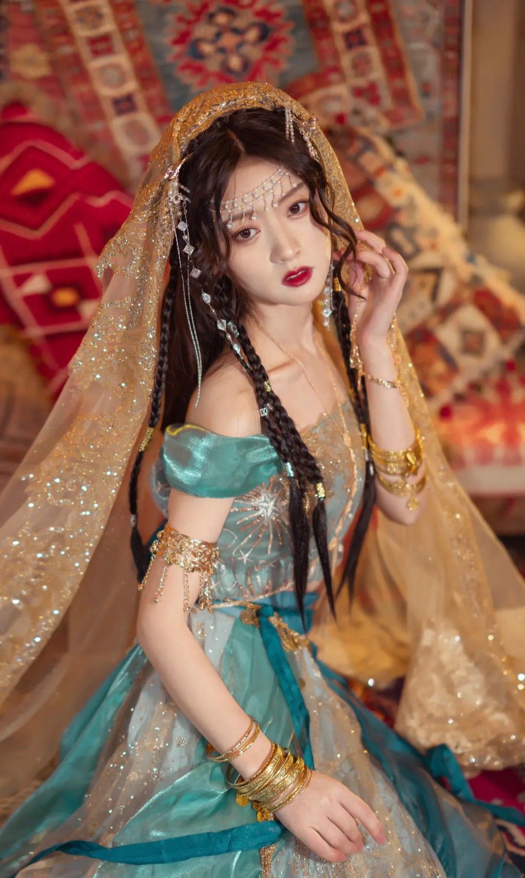 Embroidery on Cheongsam:A Traditional Beauty in Chinese Cultural Clothing Embroidery on Cheongsam:A Traditional Beauty in Chinese Cultural Clothing