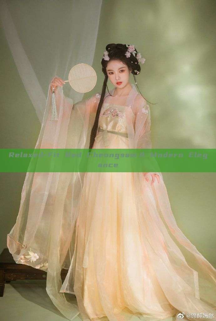 Relaxed-Fit Red Cheongsam:A Modern Elegance Relaxed-Fit Red Cheongsam:A Modern Elegance