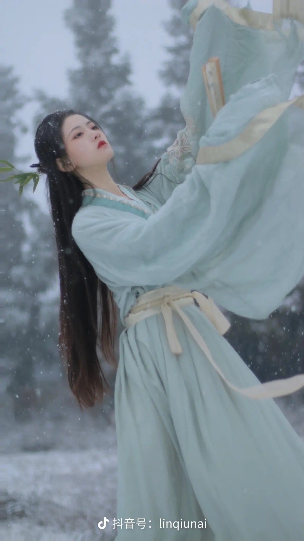 The Rise of Li Ziqiqis Qipao Fashion:A Closer Look at the Traditional Charm The Rise of Li Ziqiqis Qipao Fashion:A Closer Look at the Traditional Charm