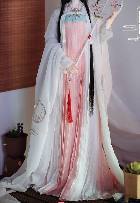 The Elegance of White-Bottomed Blue Flower Qipao:A Cultural Journey The Elegance of White-Bottomed Blue Flower Qipao:A Cultural Journey