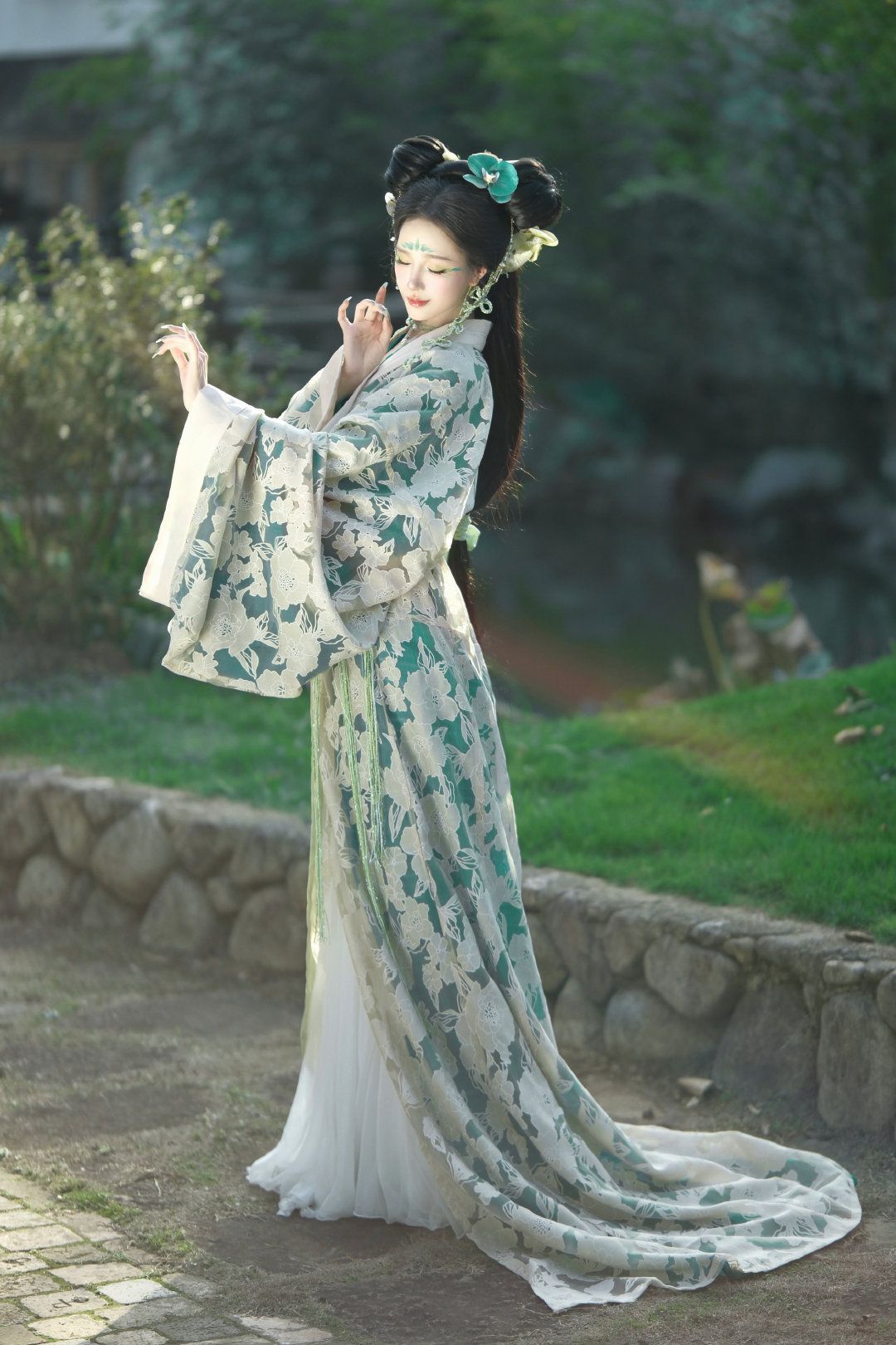 Womens Hanfu Shoes in Size 42:A Closer Look Womens Hanfu Shoes in Size 42:A Closer Look