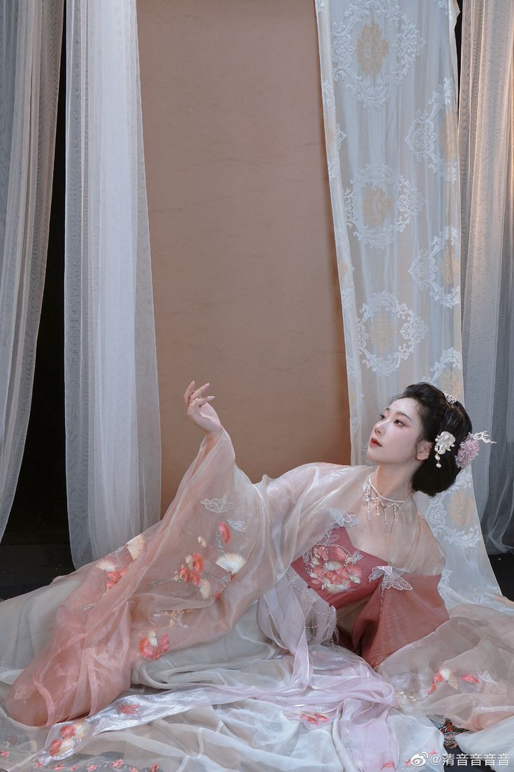 Summer 2023:Stylish Cheongsam for a 40-Year-Old Lady Summer 2023:Stylish Cheongsam for a 40-Year-Old Lady